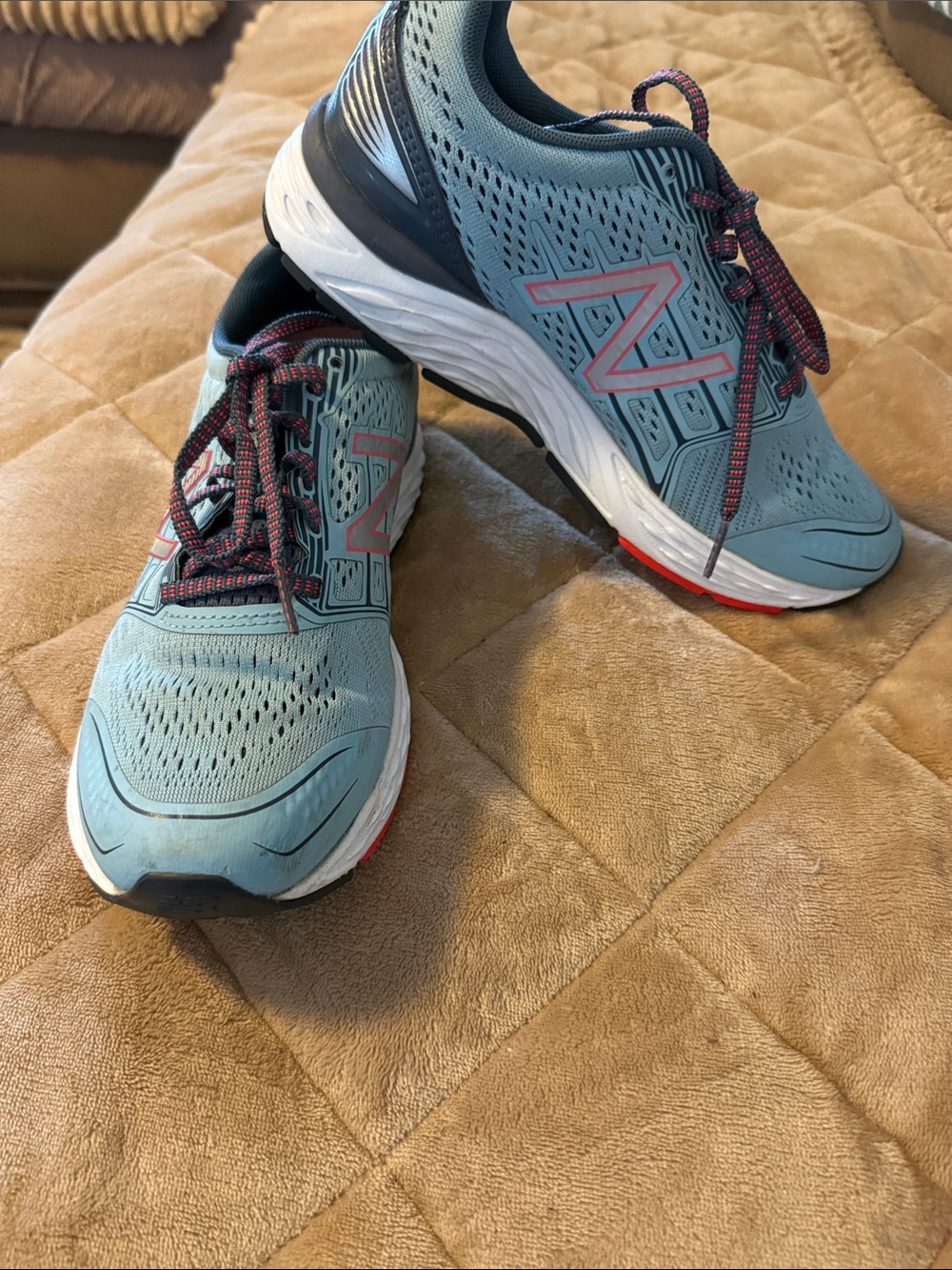 New Balance 680 V5 Techride Women's Teal Running Shoes with Pink Accents